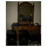 Pineapple post 7 drawer dresser with mirroe