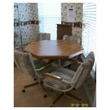 Dinette with 4 chairs on casters and 1 leaf