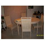 Broyhill Table with 6 chairs and 1 leaf