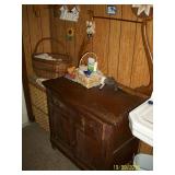 Antique/vintage wash stand