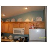  Decorative plates, bowls and platters