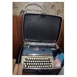 Smith Corona Classic 12 typewriter with case