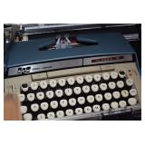 Smith Corona Classic 12 typewriter with case