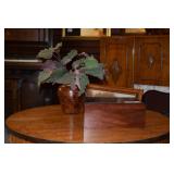 vase w plant, wood box