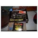 Staple gun with staples