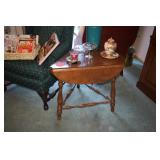 Drop leaf side table