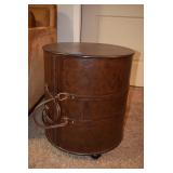 End table shaped as a handbag