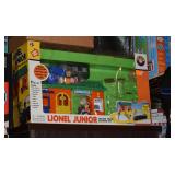 Lionel Junior Deluxe Train Set