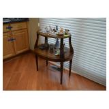 Vintage Sidetable & Figurines