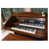 Organ with bench