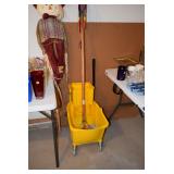 Splashguard Mop/Bucket/Wringer on Wheels