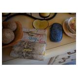 Ladies Wallets & Decor