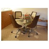 Round Table w 4 Chairs on Wheels