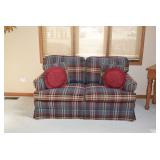Loveseat, Pillows