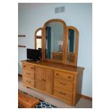 Dresser w Mirror & TV