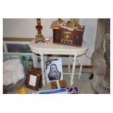 Vintage Radio & Decor