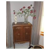 Record storage cabinet