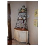 Corner cabinet