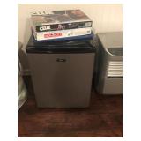 Mini fridge 