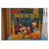 Vinyl record 33/13 - Trick or Treat with two Halloween Masks - Open 