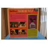 Vinyl record 33/13 - Trick or Treat with two Halloween Masks - Open 