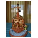 Figurine & Water Globe Music Box - Peter Pan - pirate ship  - Captain Hook and  kids in the snow glo