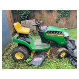 John Deer Riding Lawnmower D105