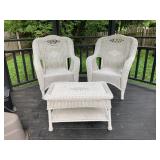 White Wicker Outdoor table and chairs 