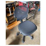 black rolling desk chair 