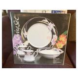 Charismas Black 5 piece serving set