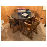 Round table with 4 chairs 