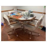 Kitchen table with 4 chairs 