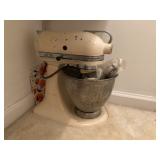 Kitchen aid mixer - older model 