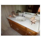 bathroom decor (shells)