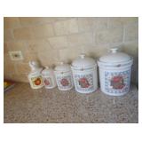 kitchen items/decor 