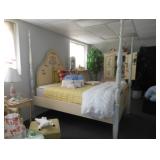 Plenty Horn canopy bed