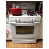 stove and pots and pans 