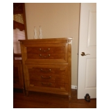 chest of drawers