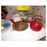 teapot and hand towels 