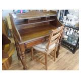 desk and chair 