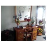 desk and mirror 