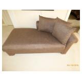chaise lounge 