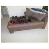 chaise lounge 