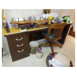 desk and chair 