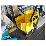 mop bucket 
