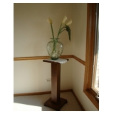 plant stand and vase 