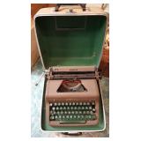 Royal Typewriter 