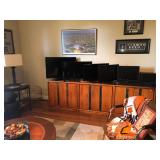 5 flat screen TVs