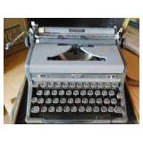 "IMMACULATE" TYPEWRITER