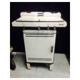 Magic Chef Porcelain Stove